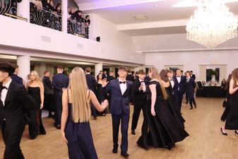 Uczniowie II LO w Wieluniu studniówkę mają już za sobą!
